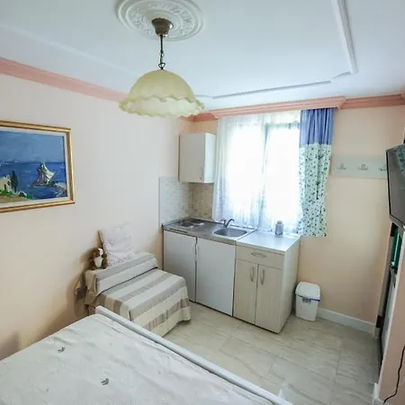 Studio In With Terrace, Air Conditioning, Wifi 4778-3 * Promajna